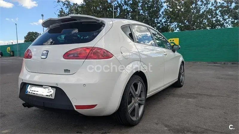 Używany Seat Leon FR 170 KM (125 kW) 2008 Biały Hatchback