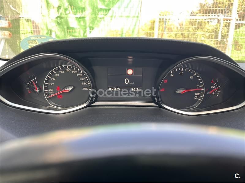 Usado Peugeot 308 Allure 130 HP (95 kW) 2019 Vermelho Sedan