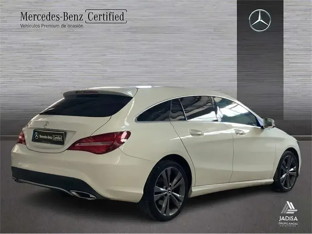 Usado Mercedes CLA200 Shooting Brake 136 CV (100 kW) 2018 Blanco Familiar