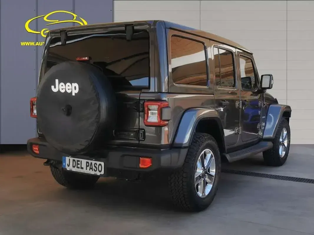 Usado Jeep Wrangler Unlimited Sahara 200 CV (147 kW) 2020 Gris SUV