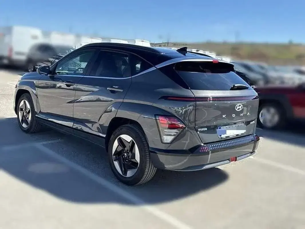 Usado Hyundai Kona Blackline 150 kW (204 CV) 2025 Gris SUV