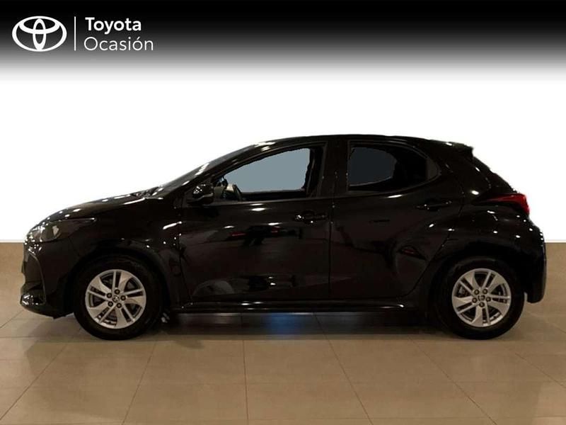 Usado Toyota Yaris Hybrid Active 116 CV (85 kW) 2021 Negro Utilitario