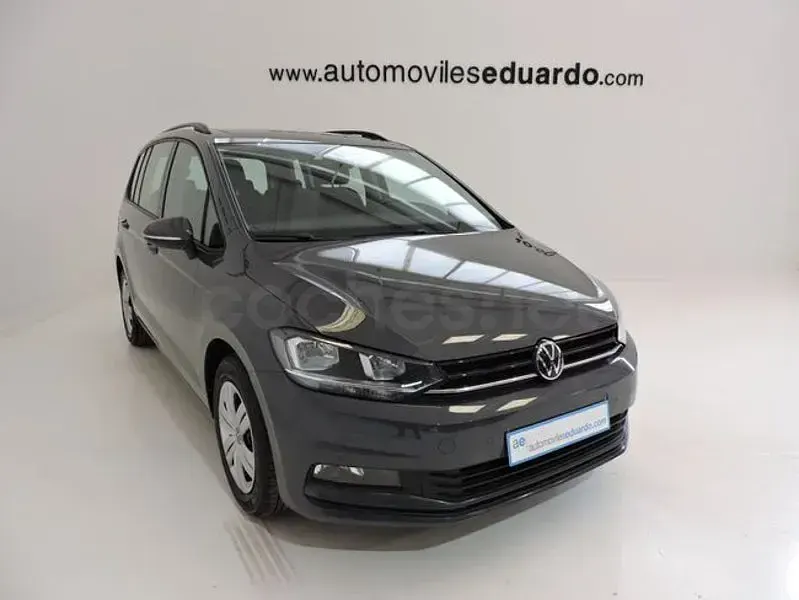 Usado VW Touran Advance 150 CV (110 kW) 2021 Gris / plata Monovolumen