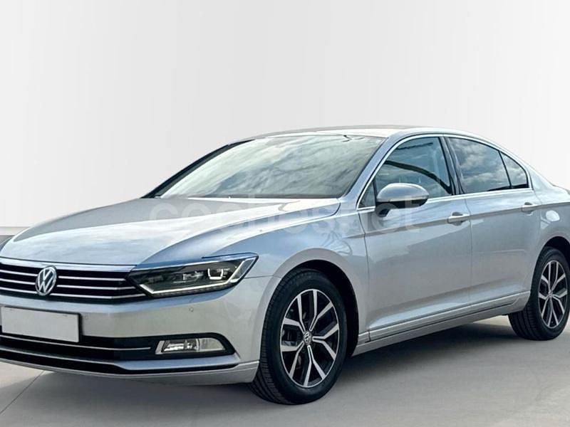 Gris / plata Usado 2016 VW Passat Advance Berlina | 17.500 € (Precio justo) - Imagen 1/4