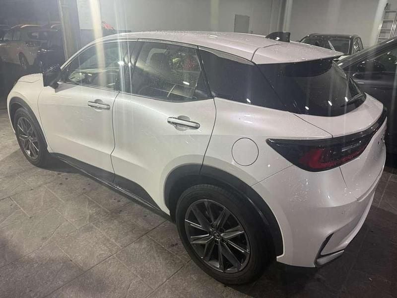 Usado Lexus LBX 136 CV (100 kW) 2024 Blanco SUV