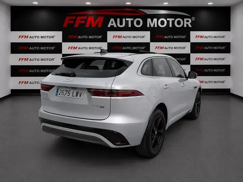Usado Jaguar F-Pace R-Dynamic 404 CV (297 kW) 2022 Gris / plata SUV