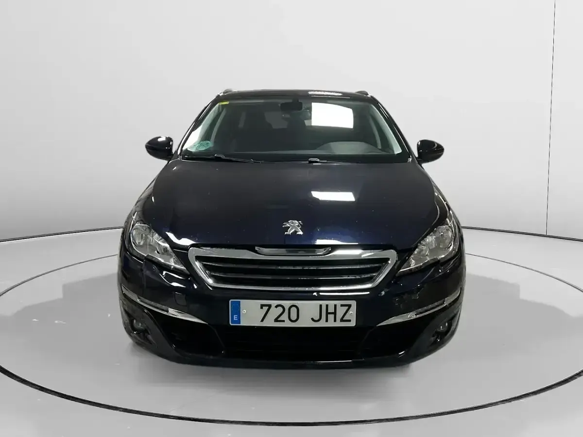 Usado Peugeot 308 SW Style 120 CV (88 kW) 2015 Negro Familiar