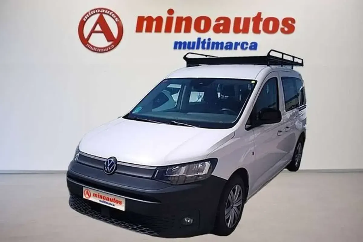 Usado VW Caddy Trendline 122 CV (89 kW) 2021 Blanco Monovolumen