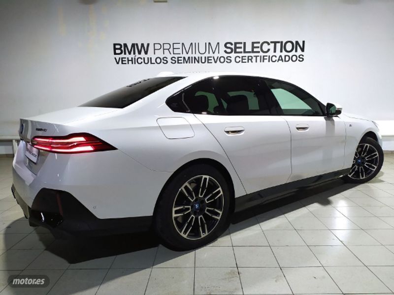 Usado BMW i5 Shadowline 250 kW (340 CV) 2025 Blanco Berlina