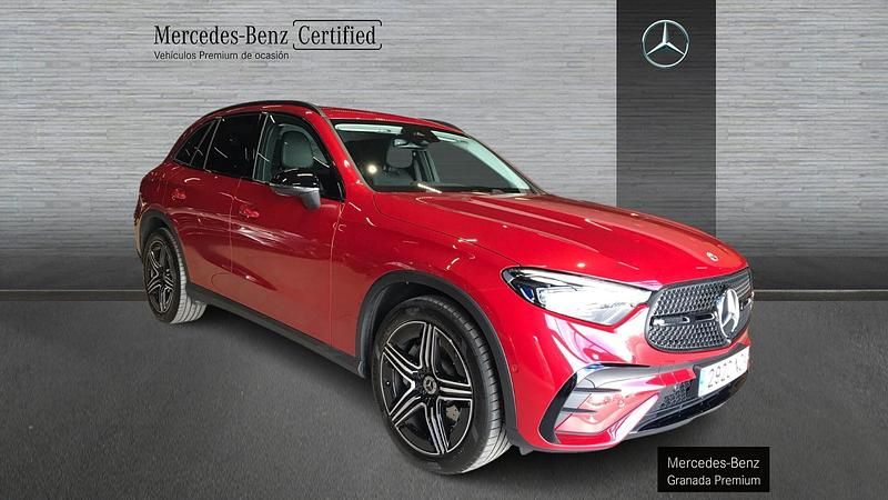 Usado Mercedes GLC220 AMG line 197 CV (144 kW) 2025 Manufaktur rojo patagonia SUV