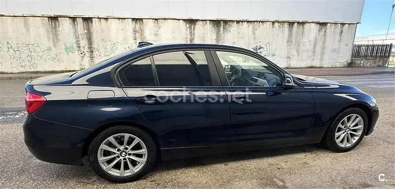 Usado BMW 318 150 CV (110 kW) 2017 Azul Berlina