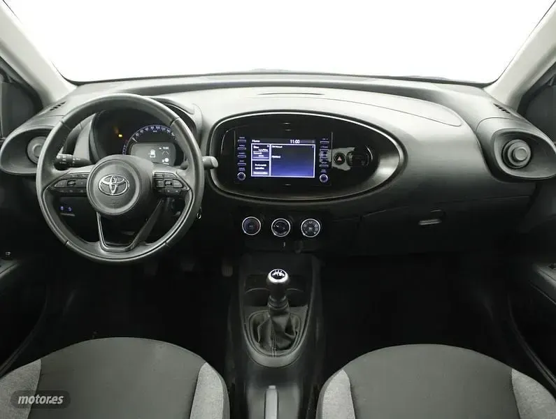 Usado Toyota Aygo X Play 72 CV (52 kW) 2022 Gris SUV