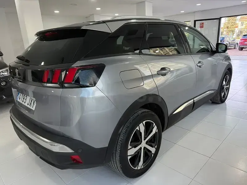 Usado Peugeot 3008 Allure 130 CV (95 kW) 2017 Gris / plata SUV