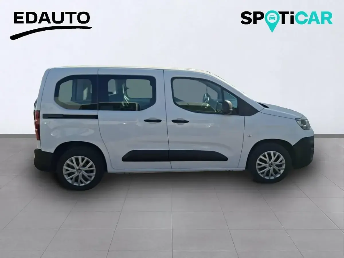 Usado Citroën Berlingo Live 102 CV (75 kW) 2022 Blanco Monovolumen
