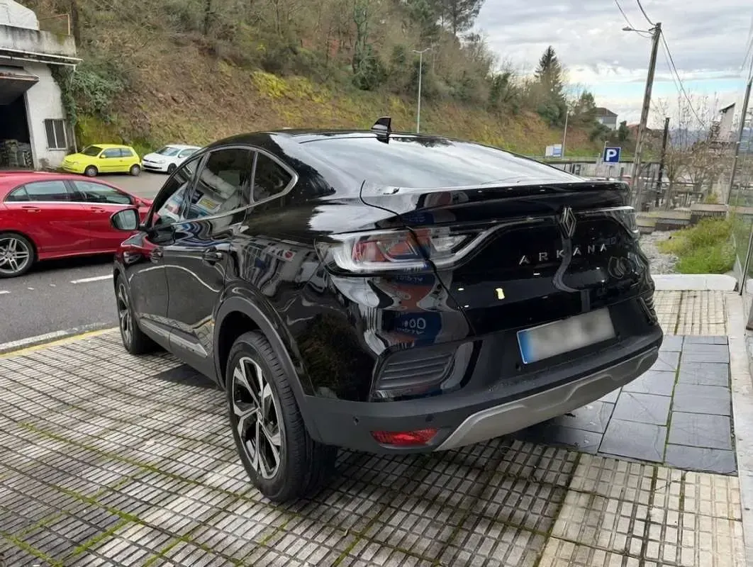 Usado Renault Arkana Techno 145 CV (106 kW) 2026 Negro SUV