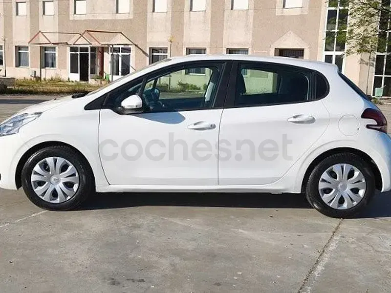 Usado Peugeot 208 Active 100 CV (73 kW) 2020 Blanco Utilitario