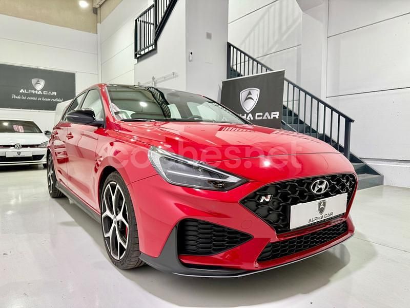 Rojo Usado 2023 Hyundai i30 Berlina | 32.900 € (Precio justo) - Imagen 1/4