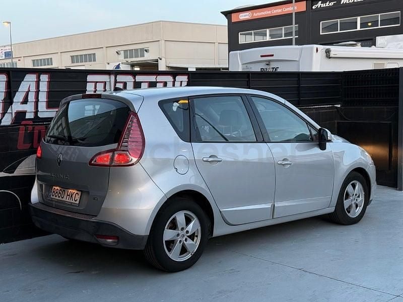 Usado Renault Scénic III Dynamique 130 CV (95 kW) 2012 Gris / plata Monovolumen