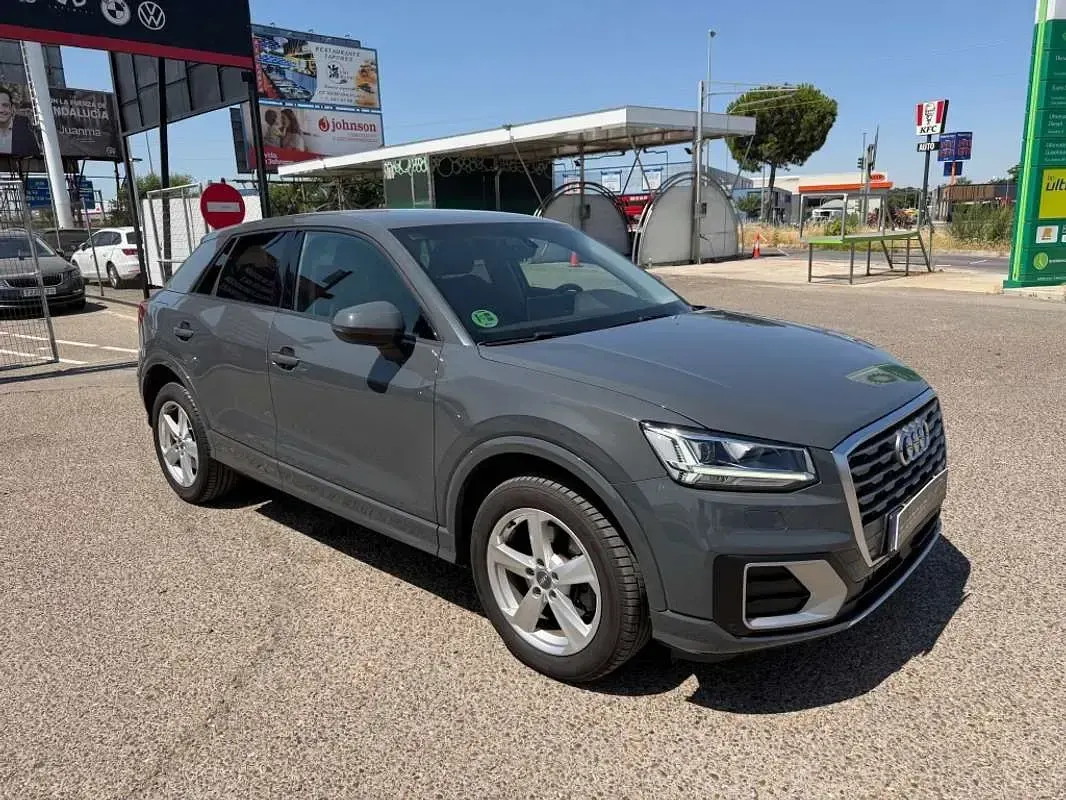 Usado Audi Q2 Advanced Plus 116 CV (85 kW) 2018 Gris SUV