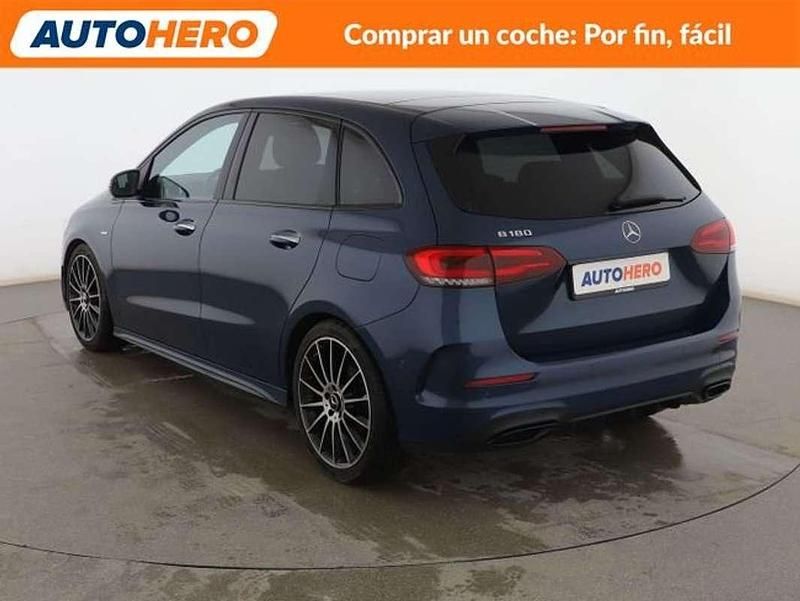Usado Mercedes B180 AMG line 136 CV (100 kW) 2021 Azul Monovolumen