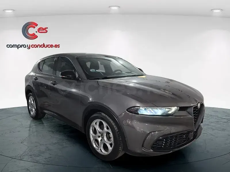 Usado Alfa Romeo Tonale Sprint 130 CV (95 kW) 2022 Gris / plata SUV