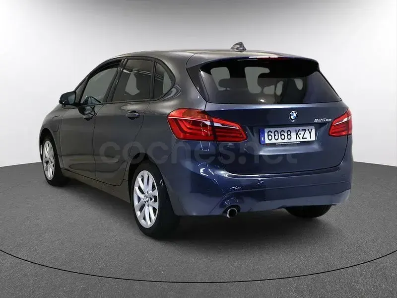Usado BMW 225 Active Tourer iPerformance 224 CV (164 kW) 2019 Gris / plata Monovolumen