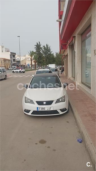 Usado Seat Ibiza CONNECT 105 CV (77 kW) 2015 Blanco Berlina
