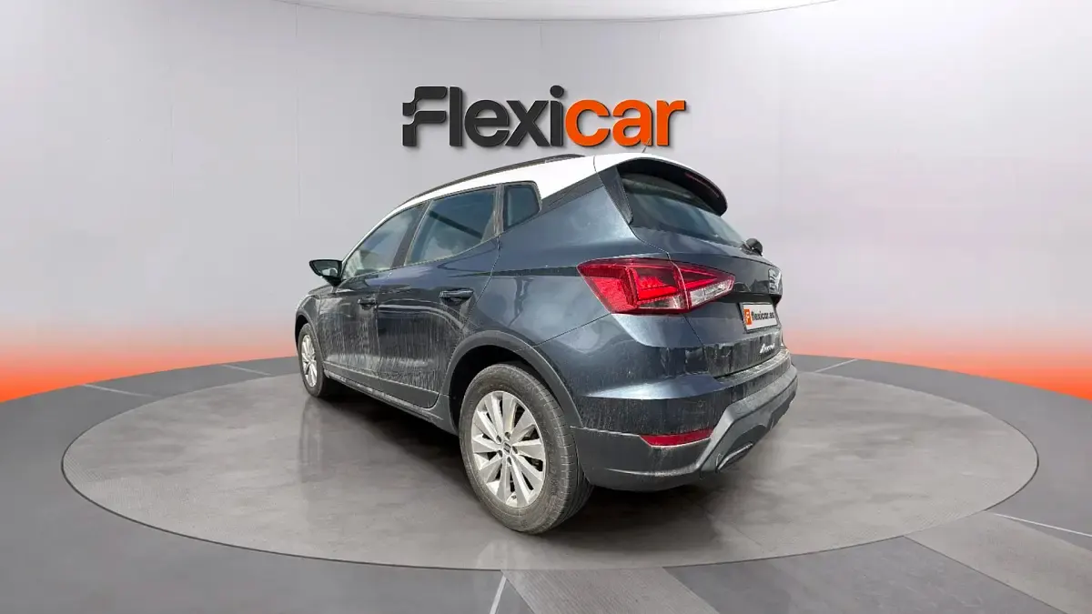 Usado Seat Arona Style 110 CV (80 kW) 2023 Gris SUV