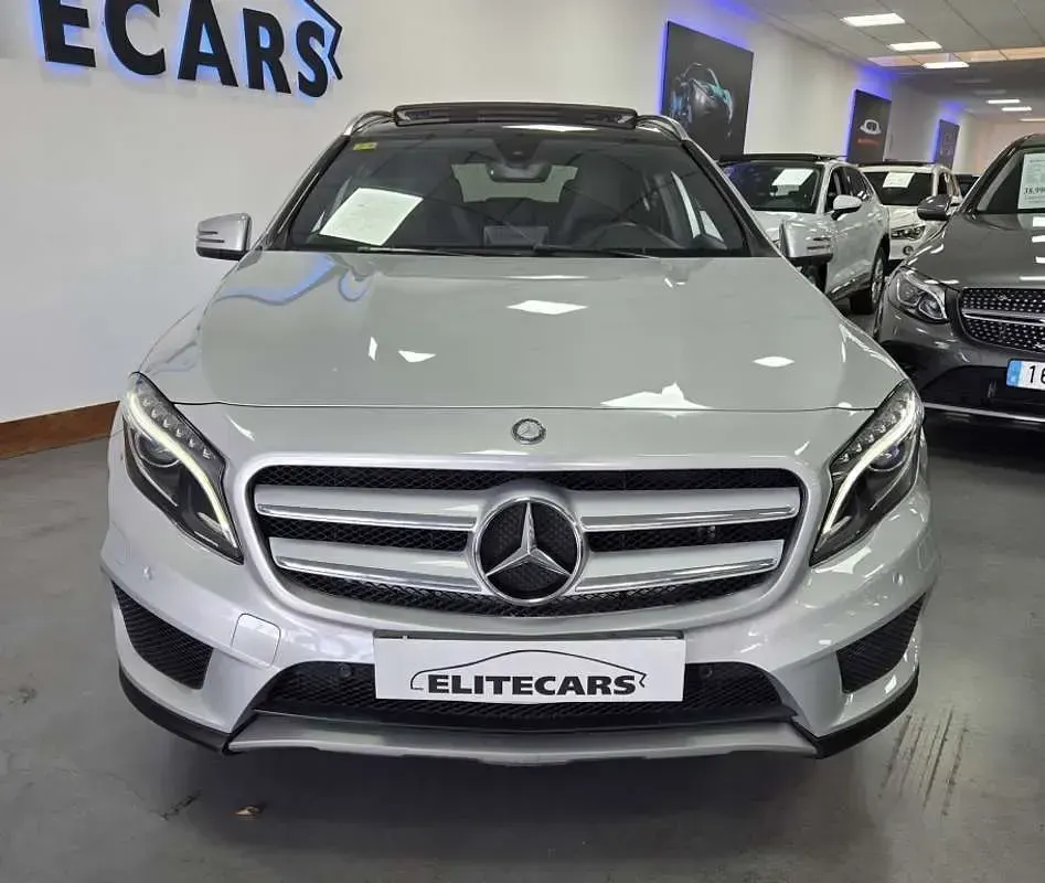 Usado Mercedes GLA220 AMG line 177 CV (130 kW) 2016 Plateado SUV