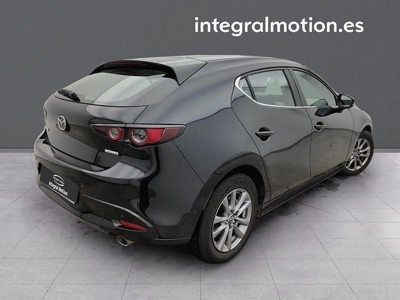 Usado Mazda 3 120 CV (88 kW) 2021 Negro Utilitario