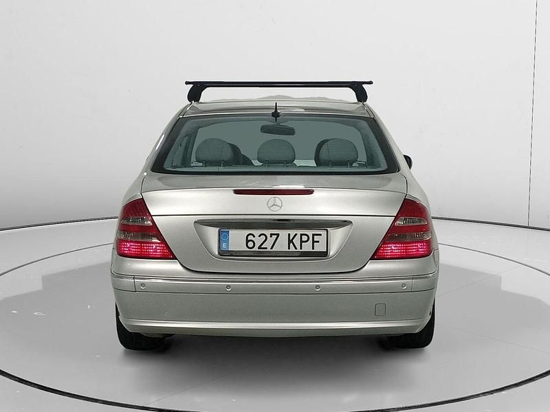Usado Mercedes E350 Avantgarde 272 CV (200 kW) 2005 Gris Berlina