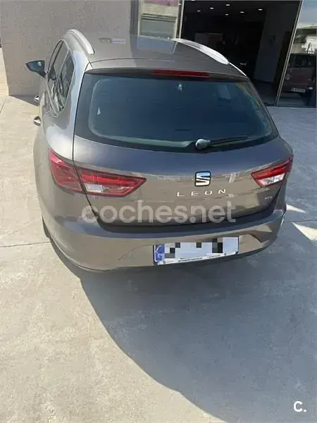Usado Seat Leon ST Style 105 HP (77 kW) 2014 Cinzento Carrinha