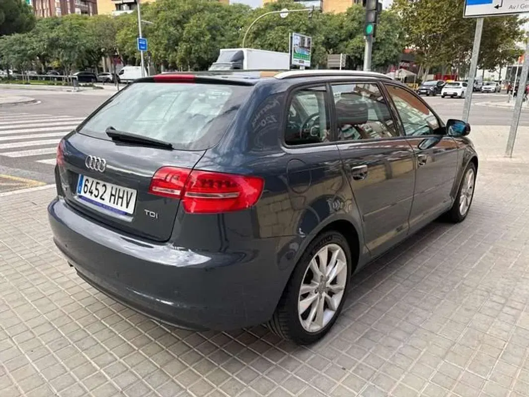 Usado Audi A3 Ambition 140 CV (102 kW) 2012 Gris Utilitario