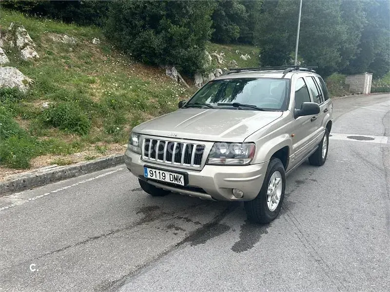 Usado Jeep Grand Cherokee Laredo 163 CV (119 kW) 2005 Gris / plata SUV