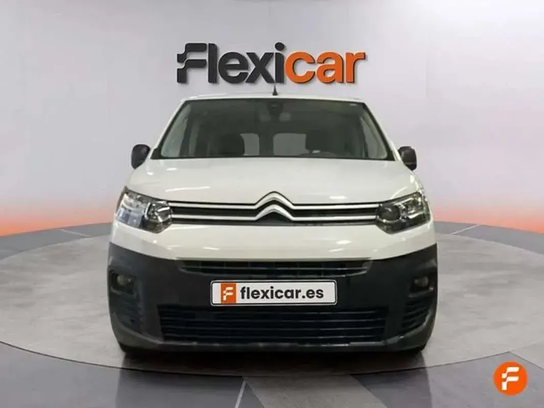 Usado Citroën Berlingo Feel 102 CV (75 kW) 2022 Blanco Monovolumen
