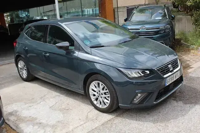 Usado Seat Ibiza FR 116 CV (85 kW) 2025 Gris Utilitario