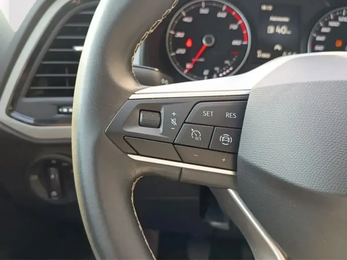 Usado Seat Ateca Xperience 110 CV (80 kW) 2022 Gris SUV