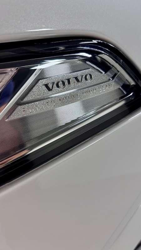 Usado Volvo XC90 Momentum 235 CV (172 kW) 2024 Blanco SUV