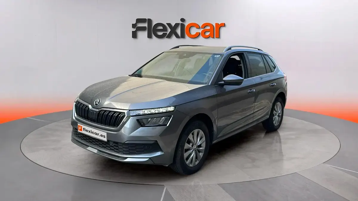Usado Skoda Kamiq Ambition 110 CV (80 kW) 2022 Gris SUV