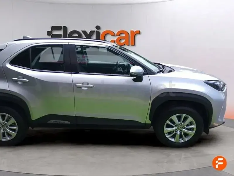Usado Toyota Yaris Cross Active 116 CV (85 kW) 2025 Gris / plata SUV