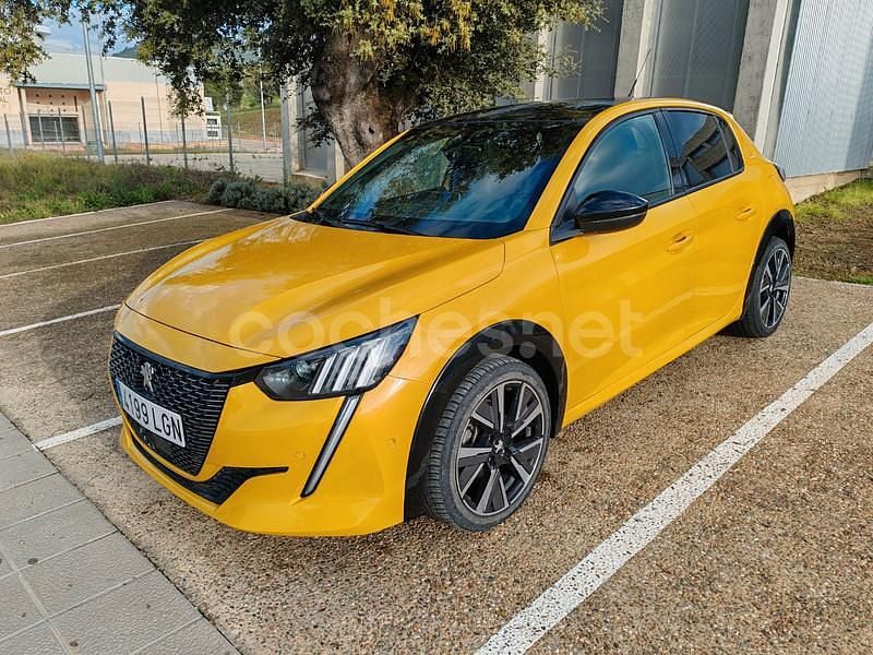 Usado Peugeot 208 GT-line 100 CV (73 kW) 2020 Amarillo Utilitario
