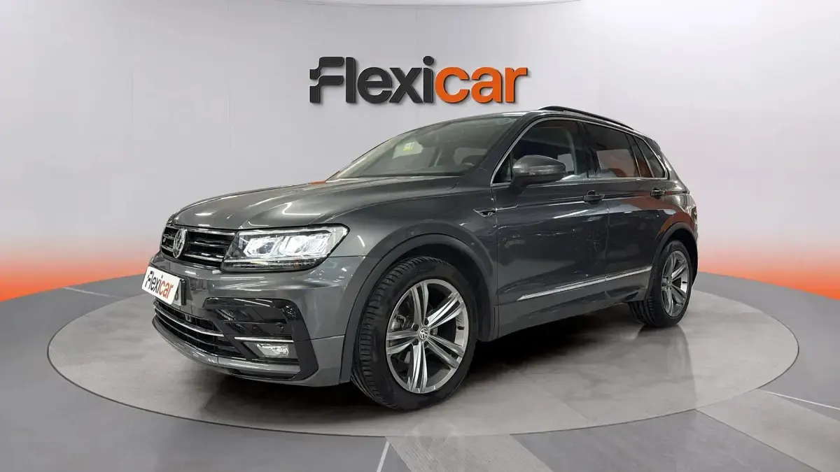 Usado VW Tiguan R-line 150 CV (110 kW) 2021 Gris SUV