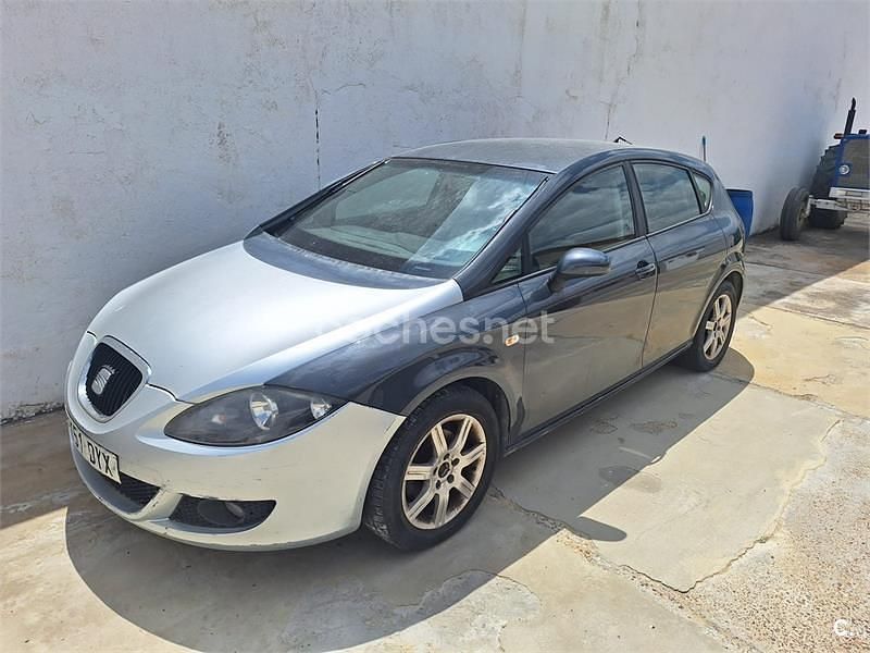 Usado Seat Leon Reference 105 CV (77 kW) 2006 Negro Berlina