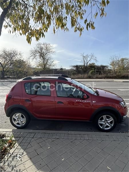 Usado Dacia Sandero Stepway 90 CV (66 kW) 2014 Rojo Berlina