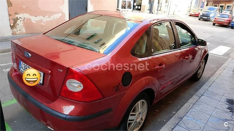 Usado Ford Focus Trend 100 CV (73 kW) 2008 Rojo Berlina