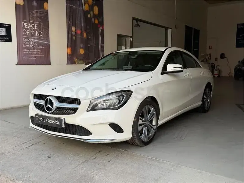 Usado Mercedes CLA220 177 CV (130 kW) 2017 Blanco Berlina