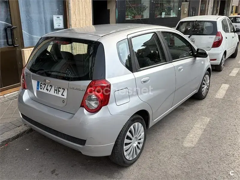 Usado Chevrolet Aveo LS 84 CV (61 kW) 2011 Gris / plata Berlina