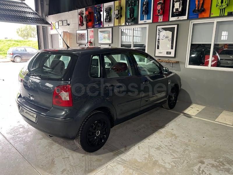 Usado VW Polo Trendline 75 CV (55 kW) 2002 Negro Berlina
