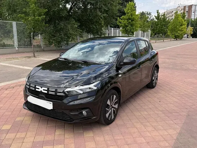 Usado Dacia Sandero Expression 101 CV (74 kW) 2024 Negro Berlina