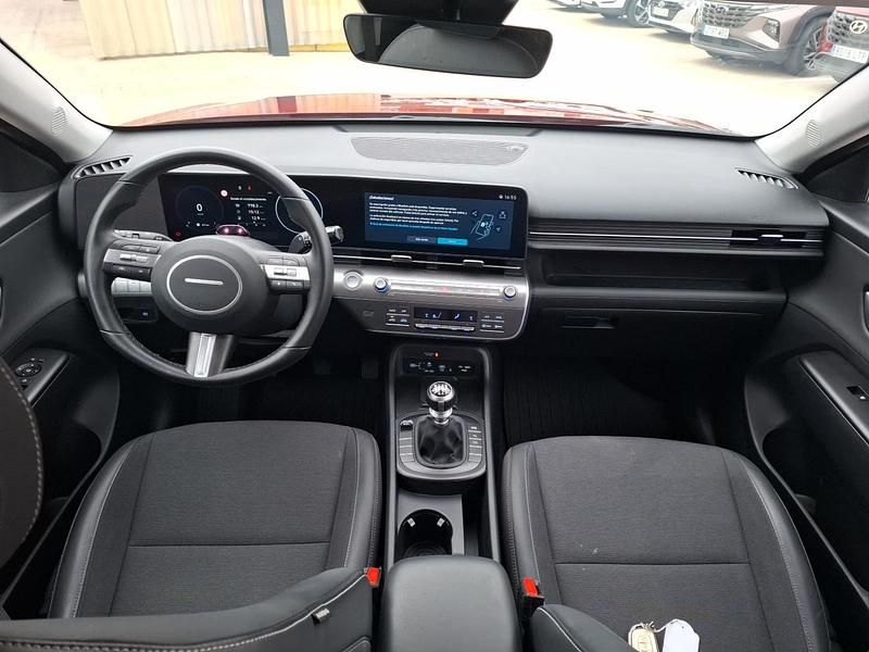 Usado Hyundai Kona Blackline 120 CV (88 kW) 2024 Rojo ultimate (techo negro) SUV